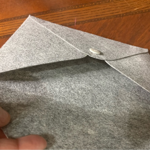 NWOT Material Felt Large Envelope with Heart Print - Picture 2 of 9